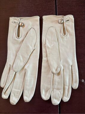 Womens vintage preowned ivory kid wrist length gloves size small